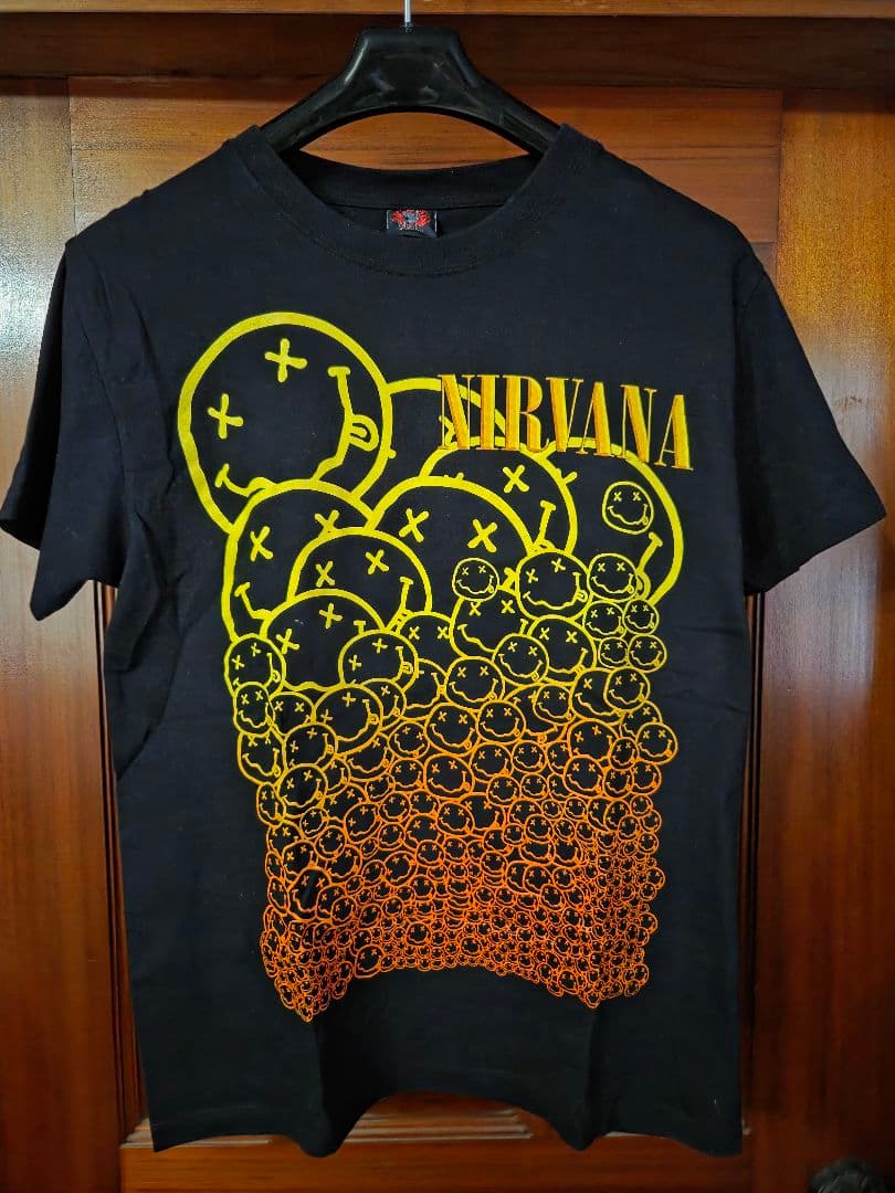 NIRVANA スマイリーフェイス Tシャツ ブラック - メルカリ