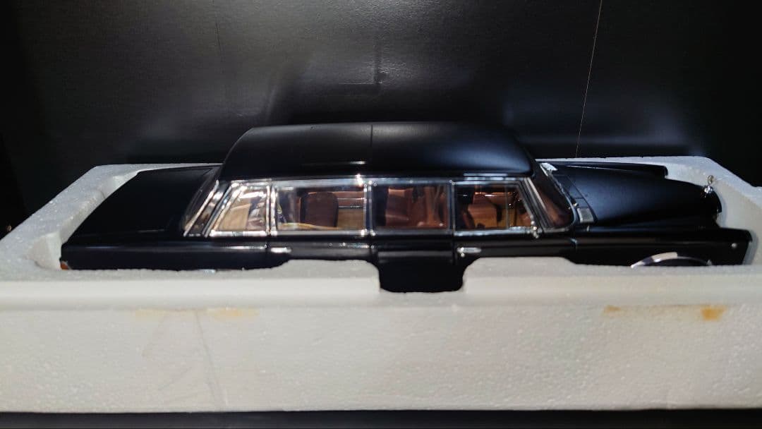 autoart 1/18 メルセデス•ベンツ 600 プルマン