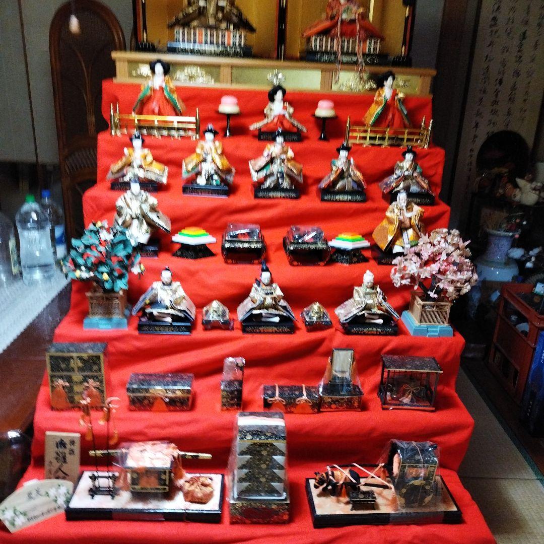 七段飾りお雛様。京月作。優しいお顔のお雛様