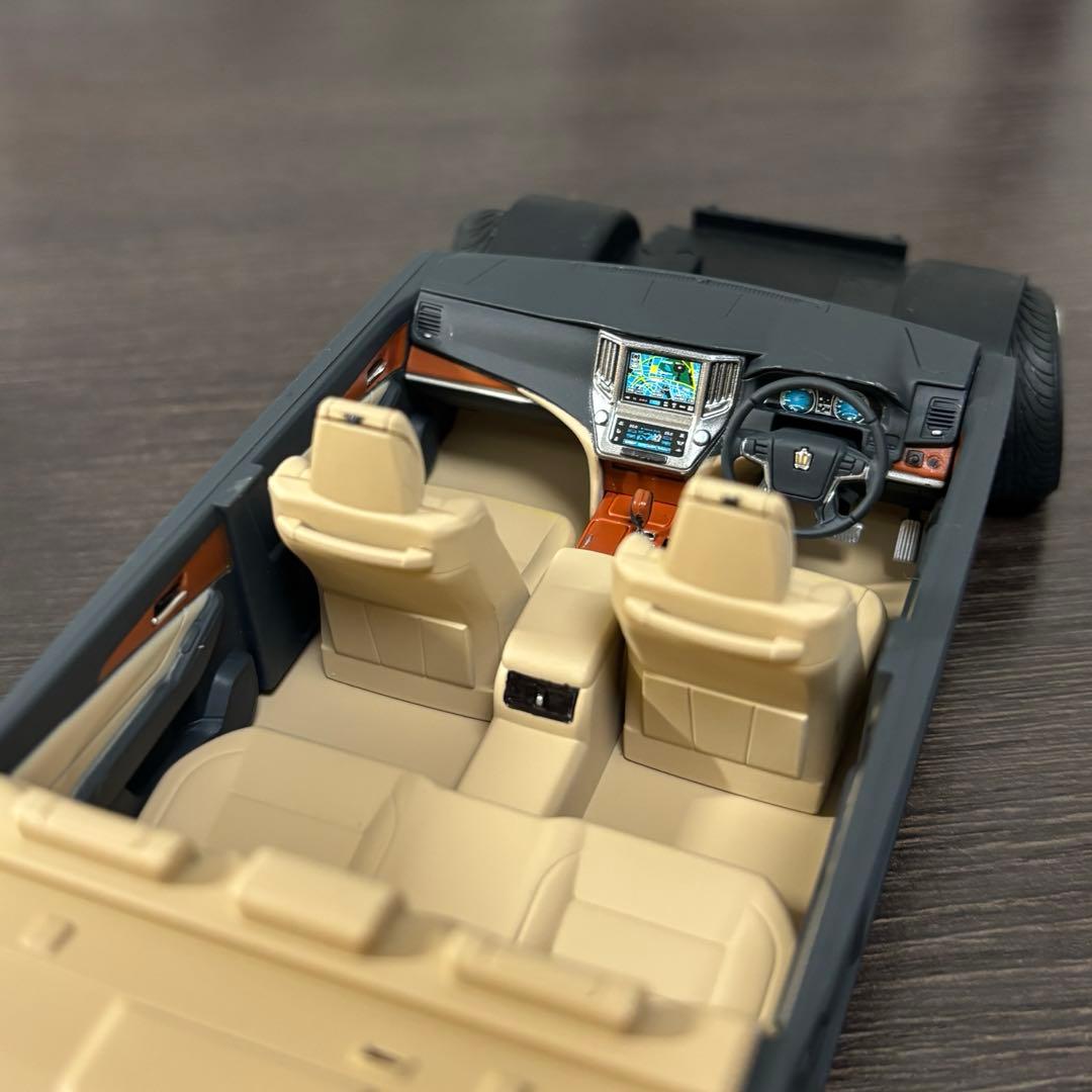 1/24 プラモデル クラウン 21後期ロイヤル ホワイトパール 純ベタ仕様