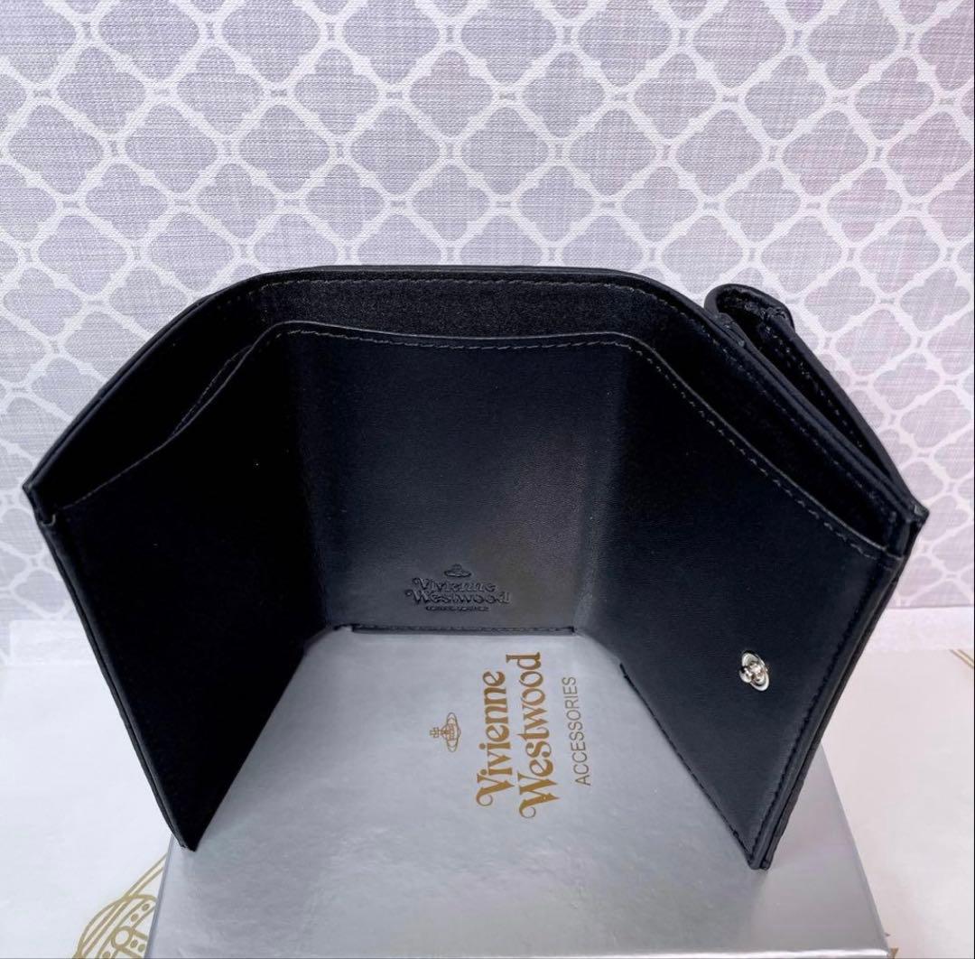 内柄も素敵☆最新】Vivienne Westwood 三折財布 黒マット - メルカリ