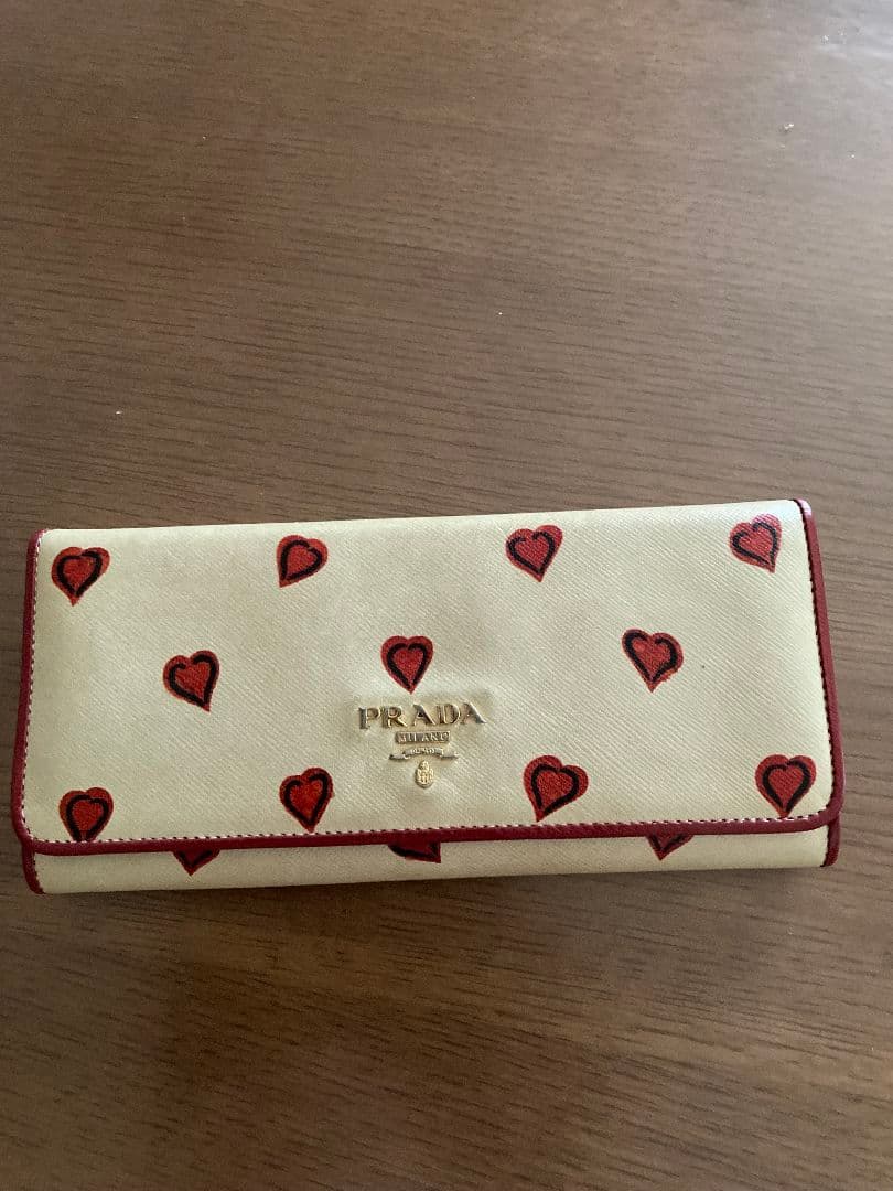 PRADA ハート柄 二つ折り財布