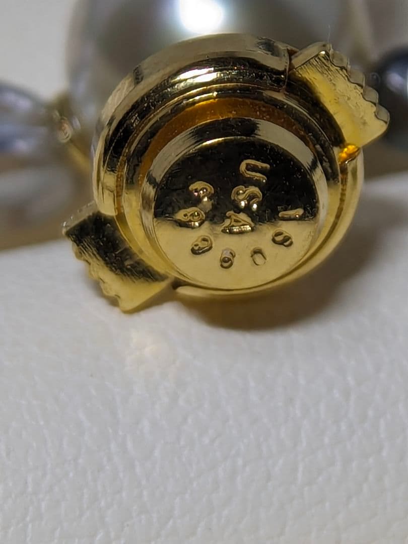 AC41 K18 芥子 白蝶黒蝶真珠 ケシ 猫ちゃん サファイア ピンブローチ