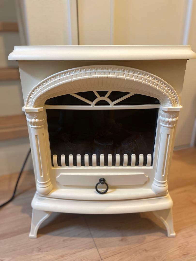 美品 ニトリ暖炉型ファンヒーター アイボリー クラシックデザイン 電気