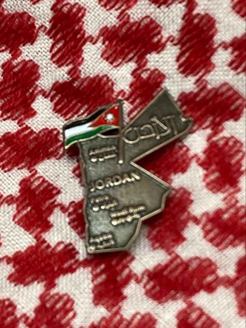 万博 ヨルダンパビリオン マグネット式ピンバッジ 2つ - メルカリ