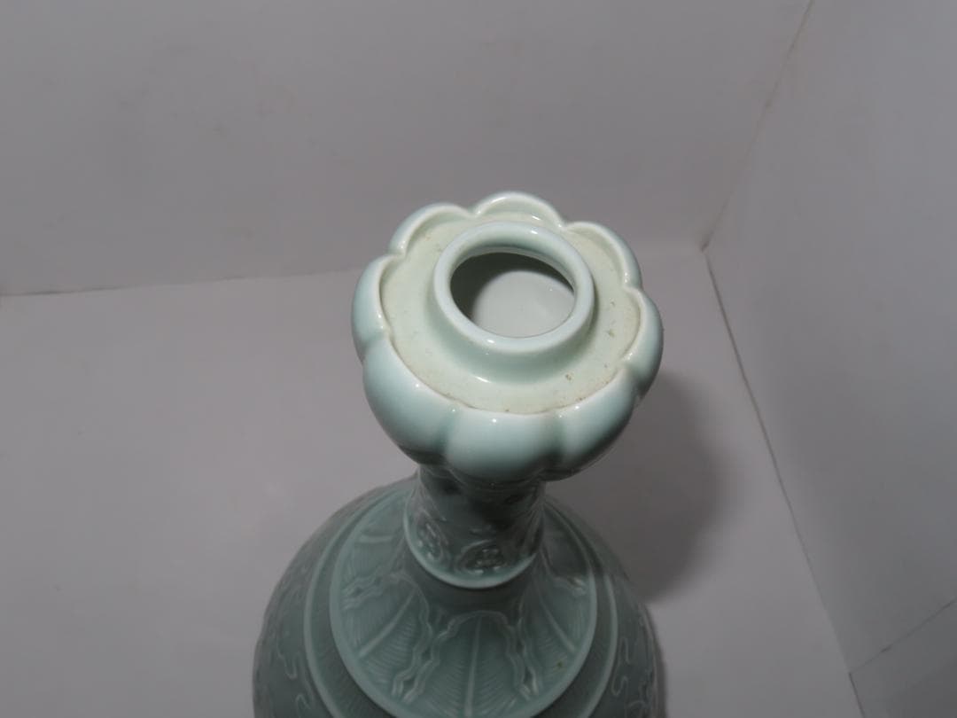 専用北京故宮博物院 秘蔵 青釉龍鳳紋蓮弁瓶 景徳鎮御窯 共箱 証明書付