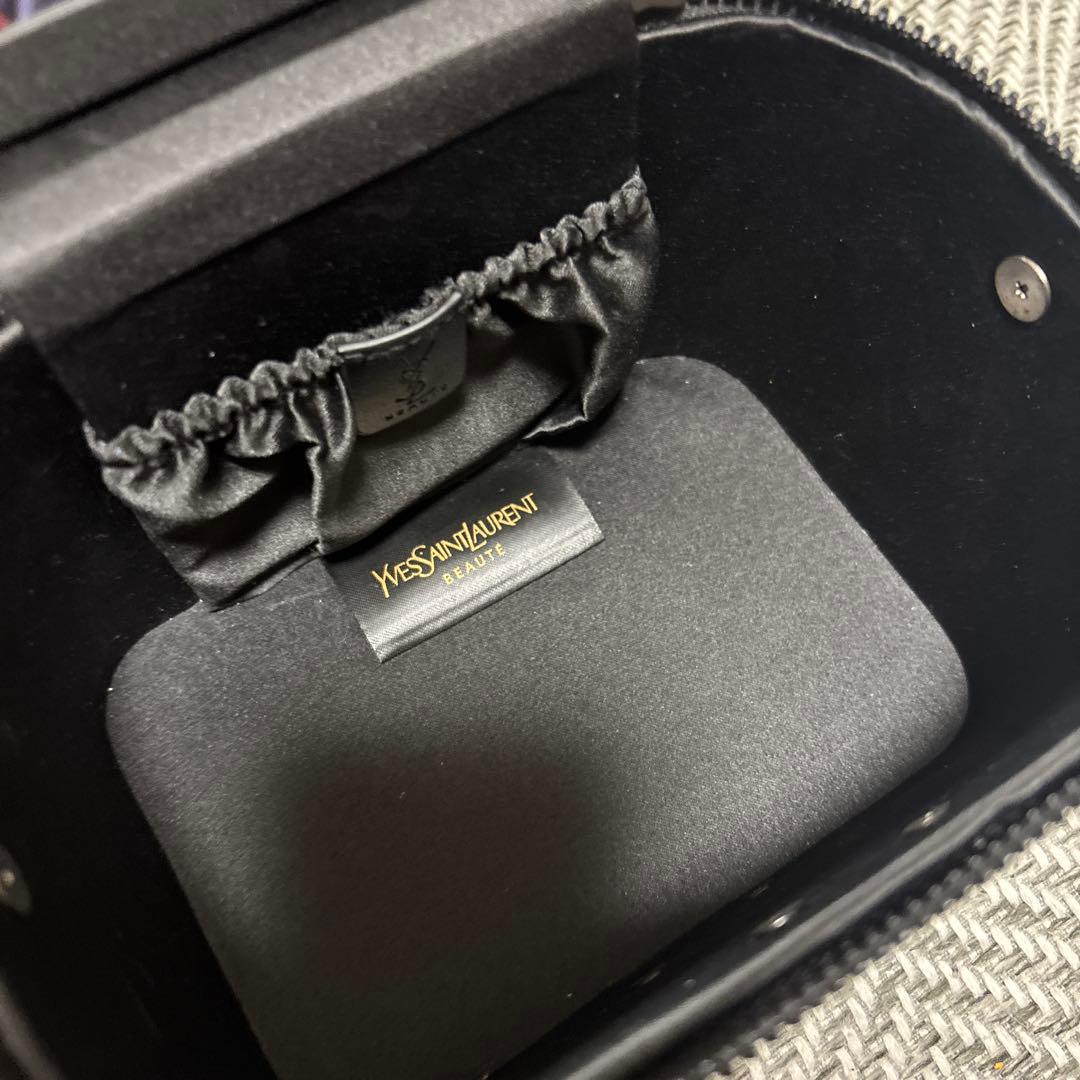 YSL ブラックレザー ショルダーバッグ　ロゴ