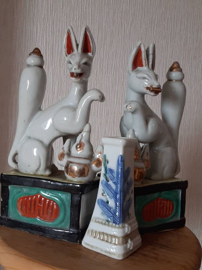 キツネ　稲荷　陶器　神社　対 Amazon | 仏縁堂ブランド：神具・稲荷社【陶器製眷属像：稲荷・狐