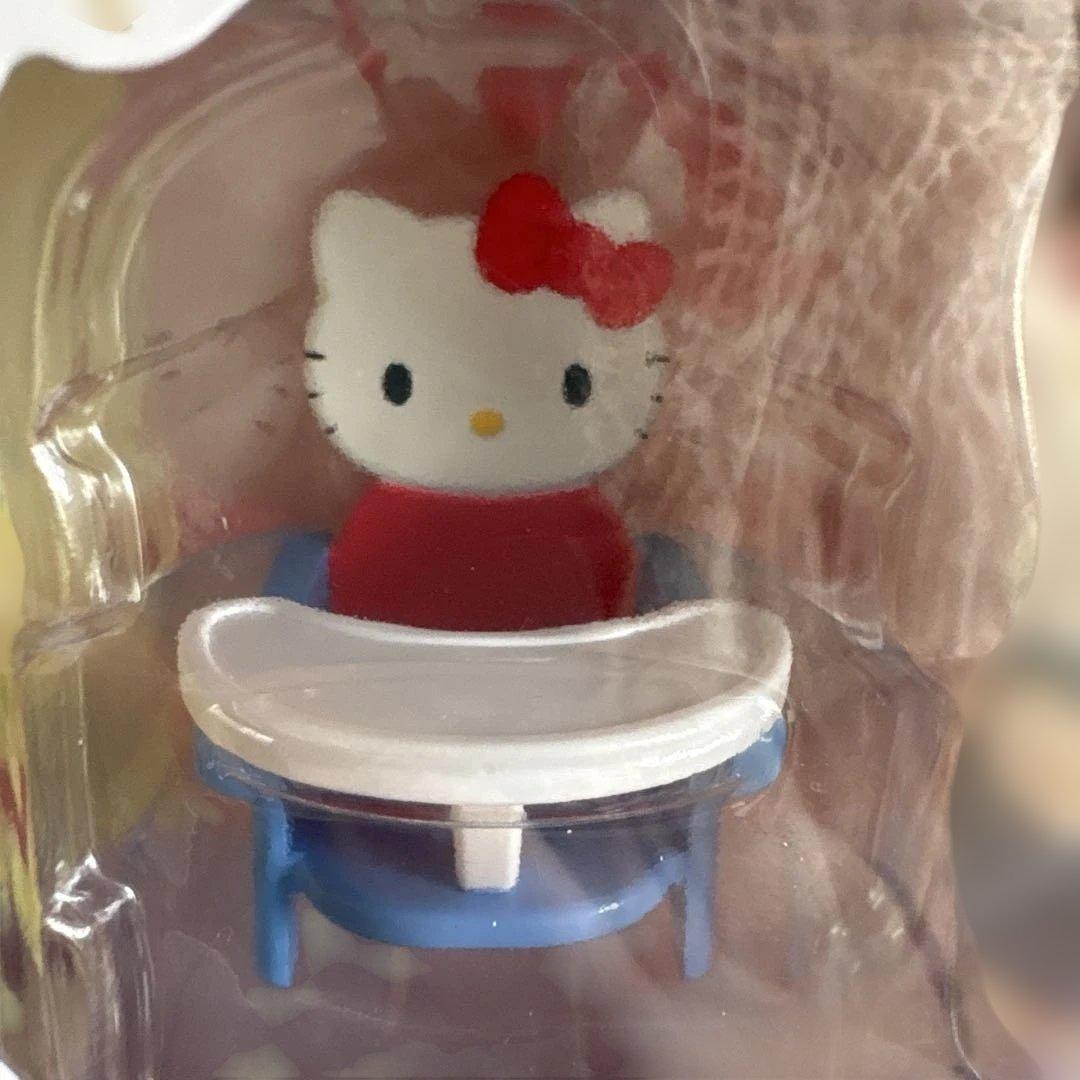 新品 サンリオ　シルバニアファミリー　コラボ 赤ちゃんとなかよし家具セット