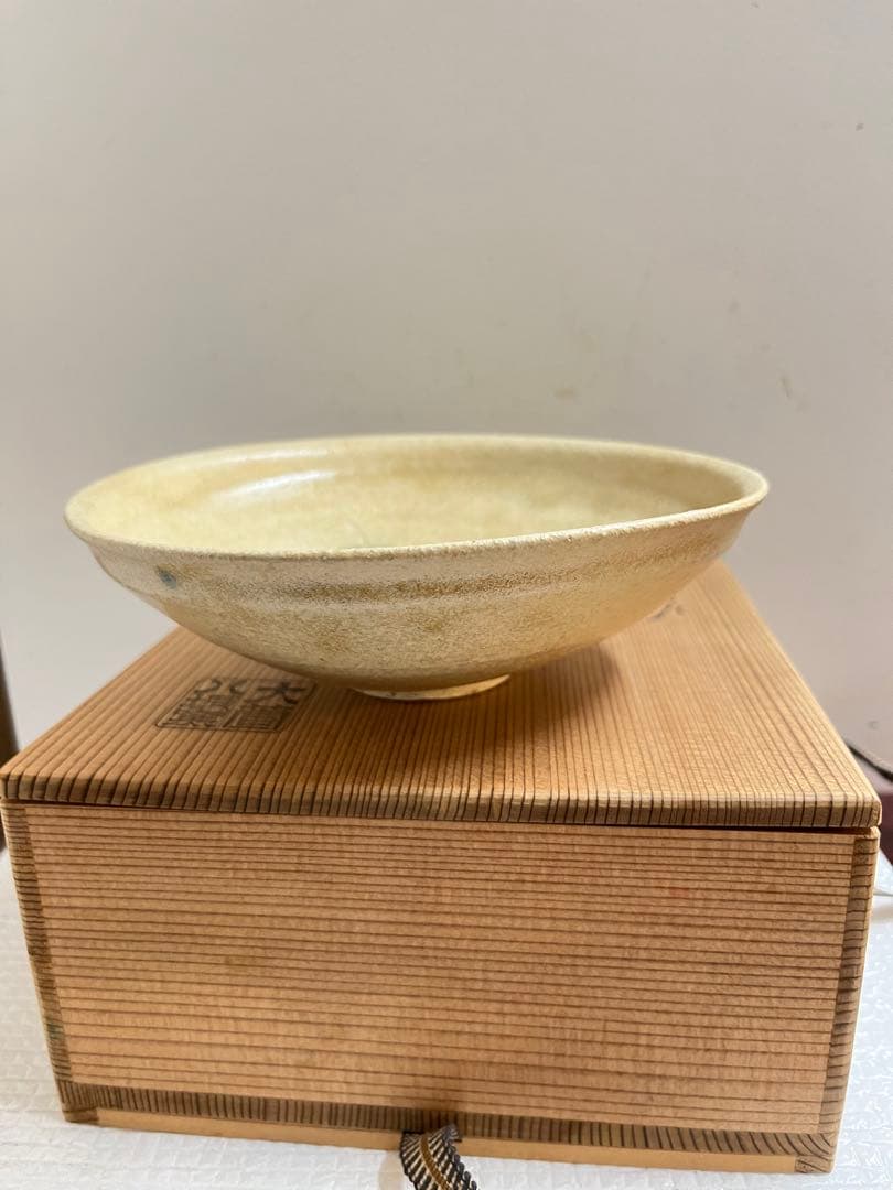 瀬戸焼の名工加藤十右衛門作 黄瀬戸平茶碗共箱 - メルカリ