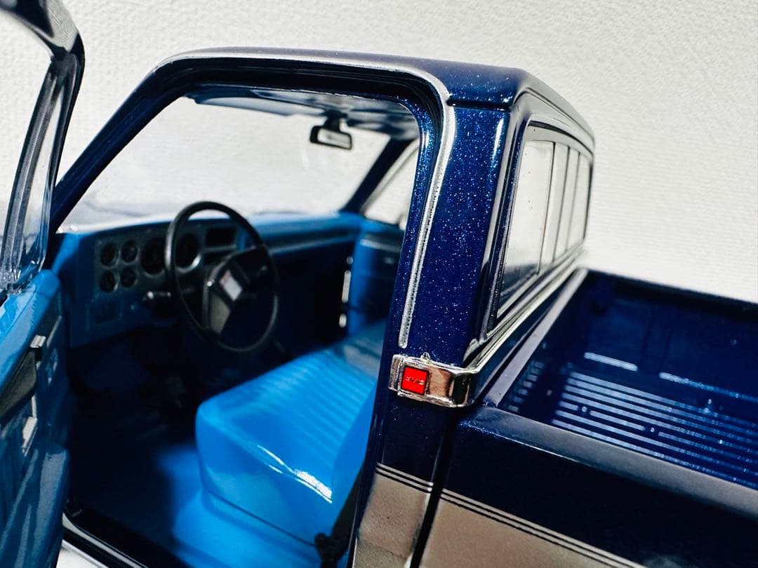 GreenLight/'84 GMC K-2500 Sierraシエラ 1/18