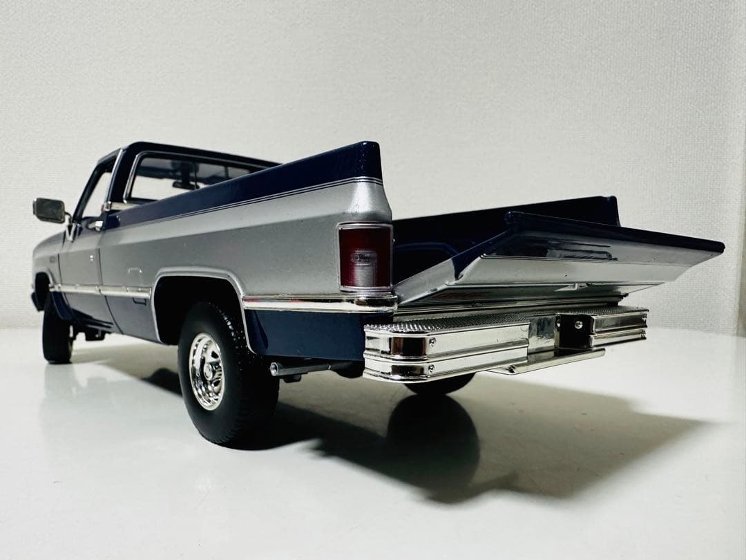 GreenLight/'84 GMC K-2500 Sierraシエラ 1/18