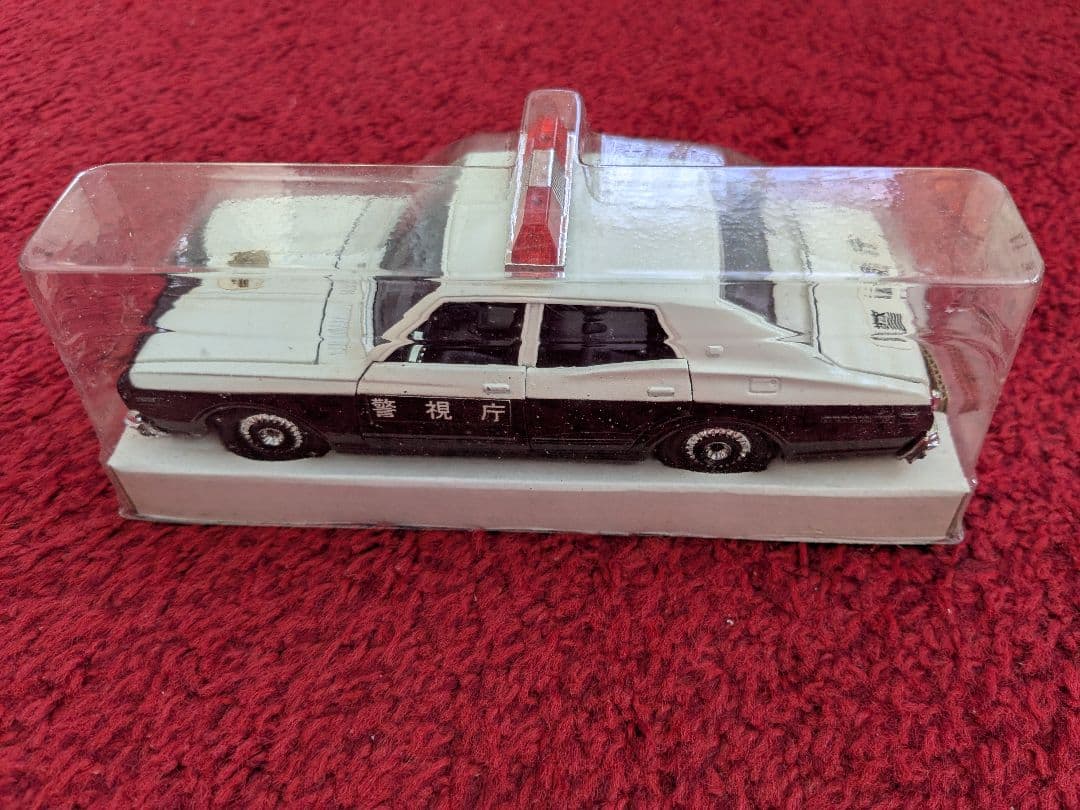 ニッサンセドリック4ドアパトカー