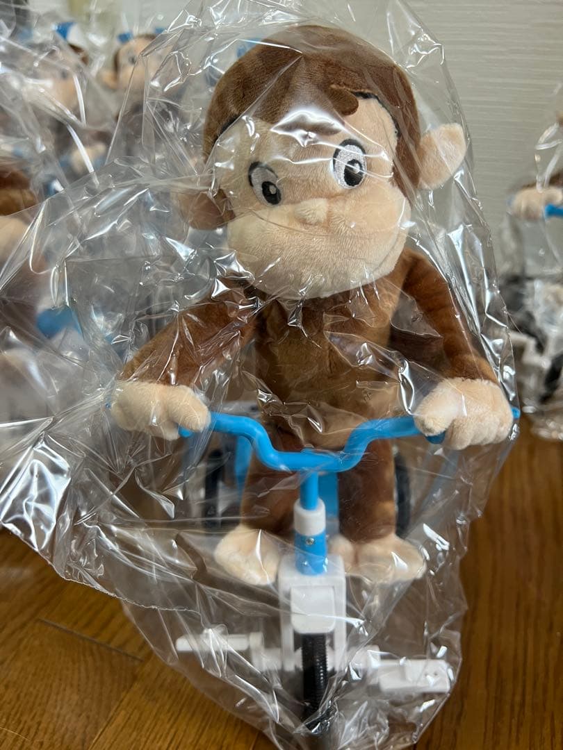 8個★おさるのジョージ 電池で動く三輪車ぬいぐるみ Curious e