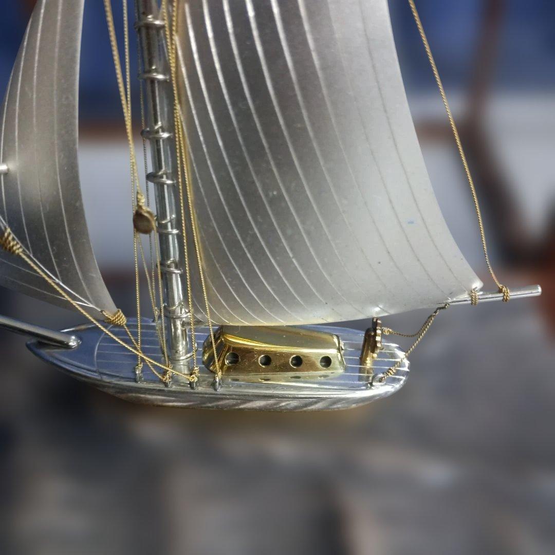 4558)銀製　ヨットの置物　銀製の刻印あり。