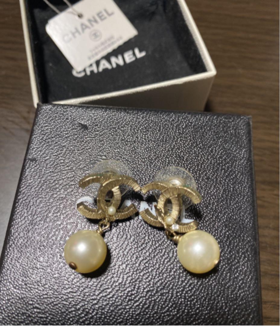 CHANEL フェザー パール ピアス