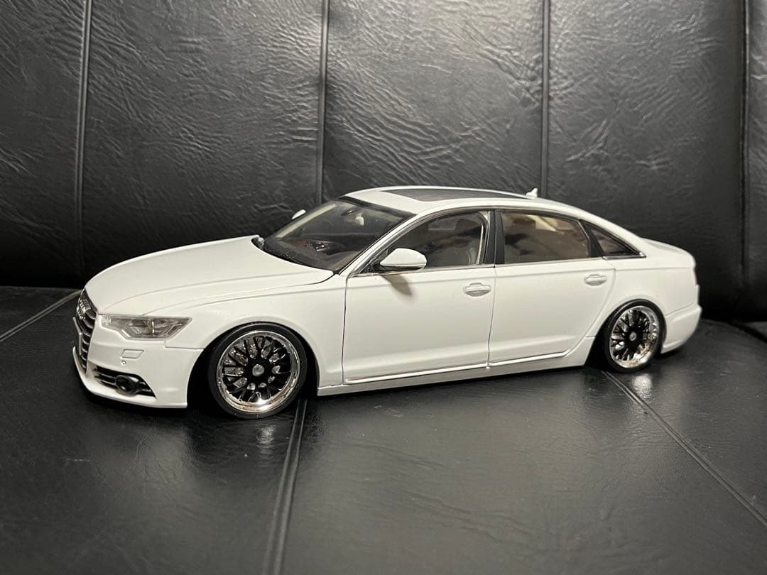 アウディ　A6L 1/18