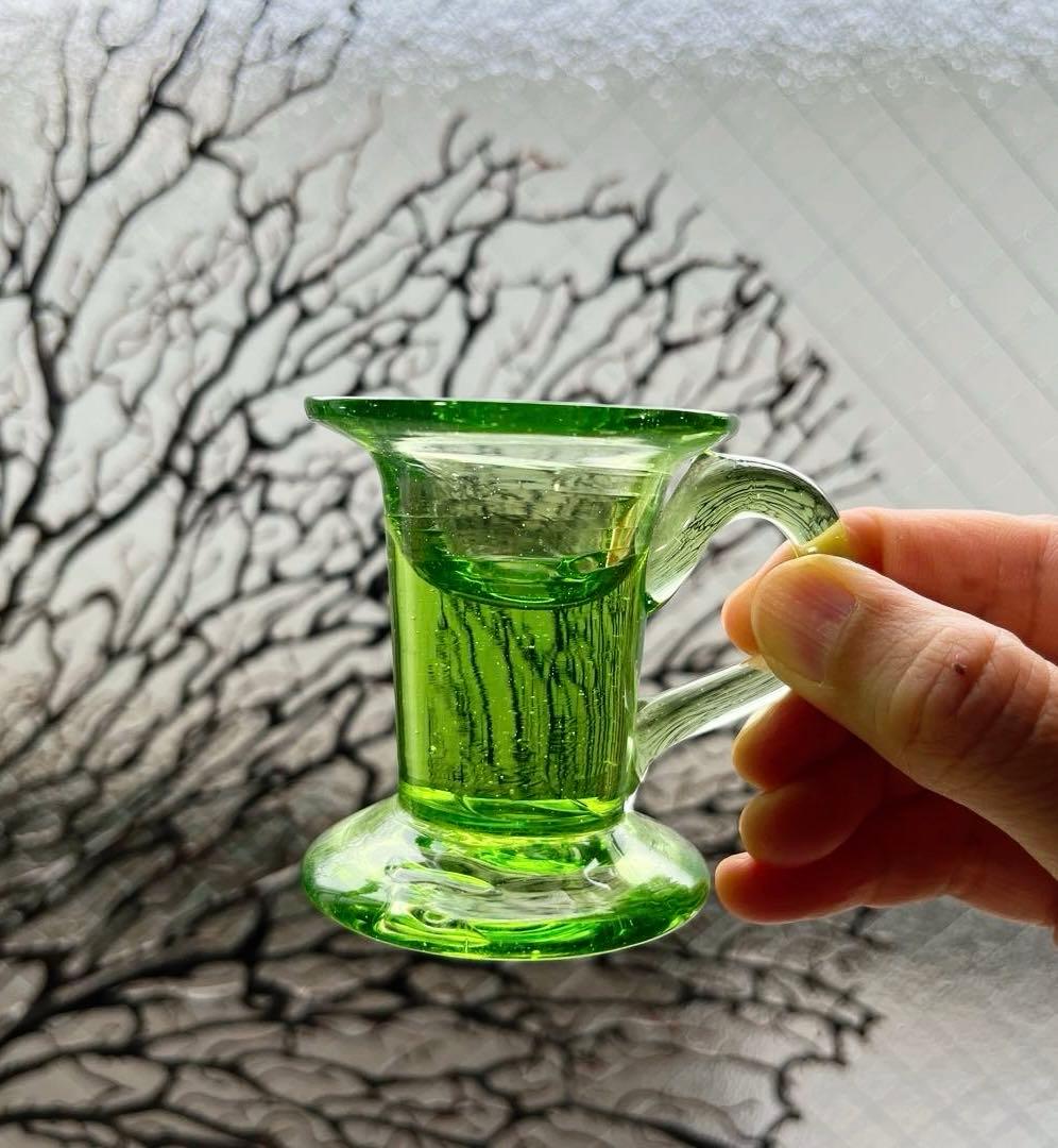 骨董 時代ガラス 超希少若草色 取手付き 厚底 アイスクリームコップ ウラン