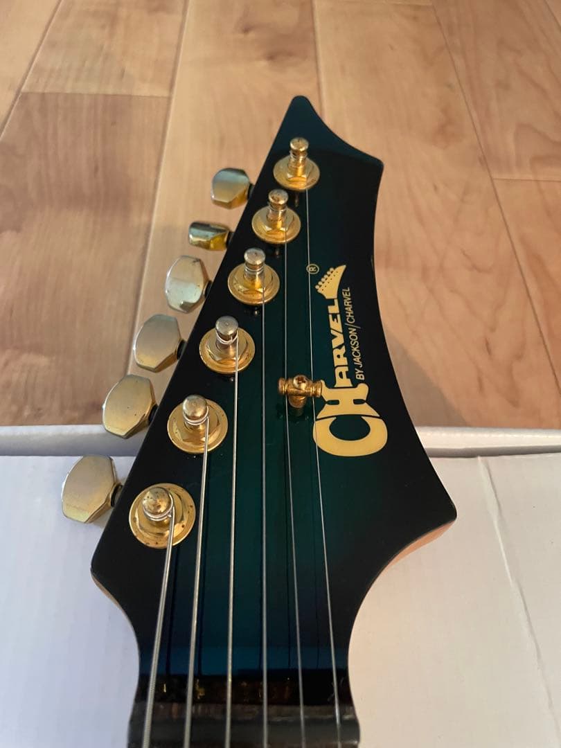 今だけ値下げ中【希少】CHARVEL エレキギター グラデーションブルーストラト