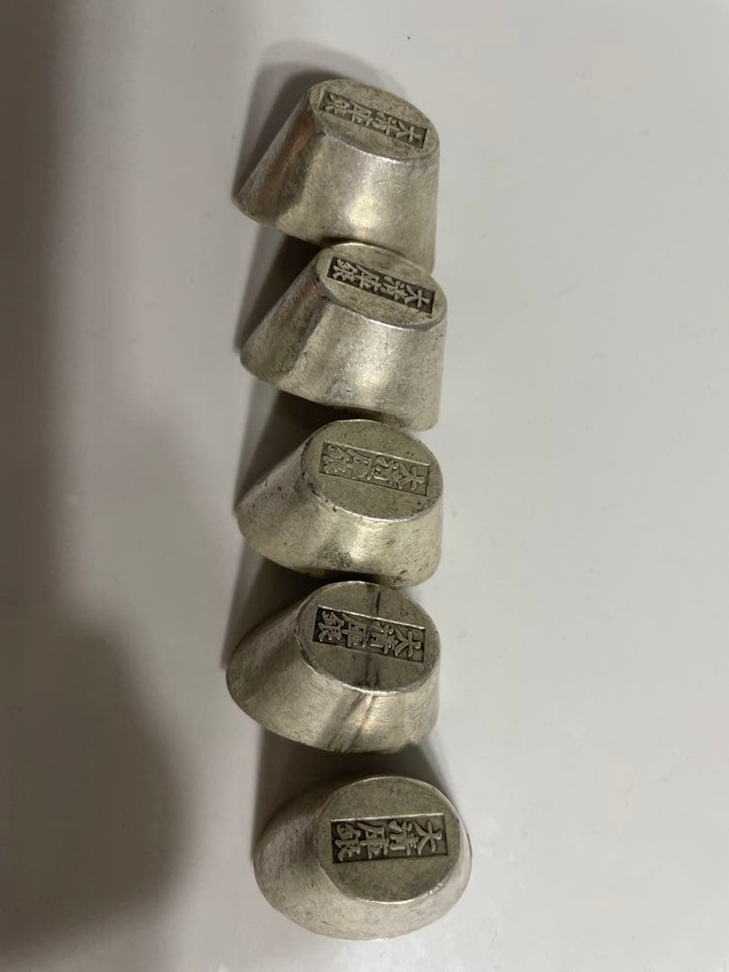 銀 皿と置物