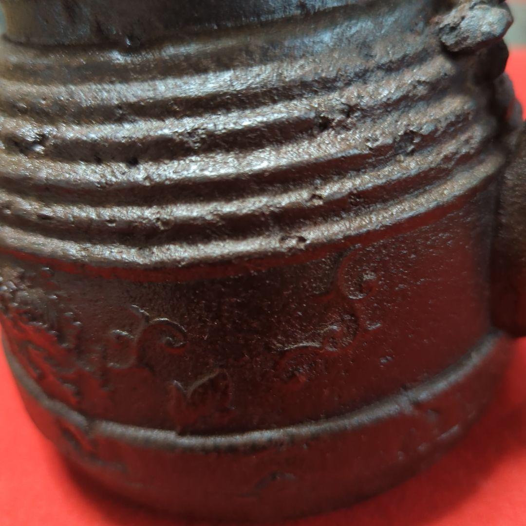 龍文堂鉄瓶、ストライプ模様の鉄製鉄瓶龍文堂 鉄瓶 珍品 草花紋 龍文堂