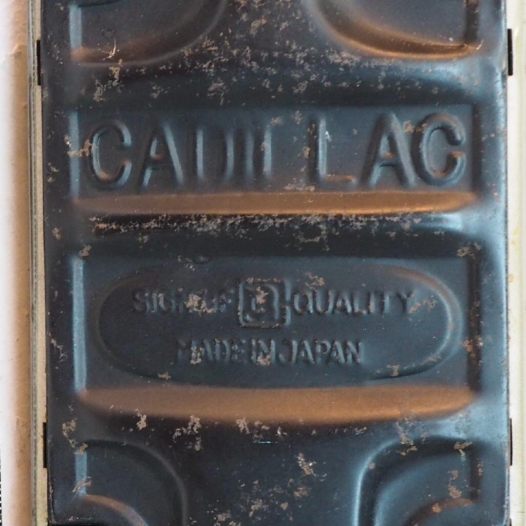 萬代屋【61 キャデラック デビル セダン黄土】ブリキtin toy car箱無