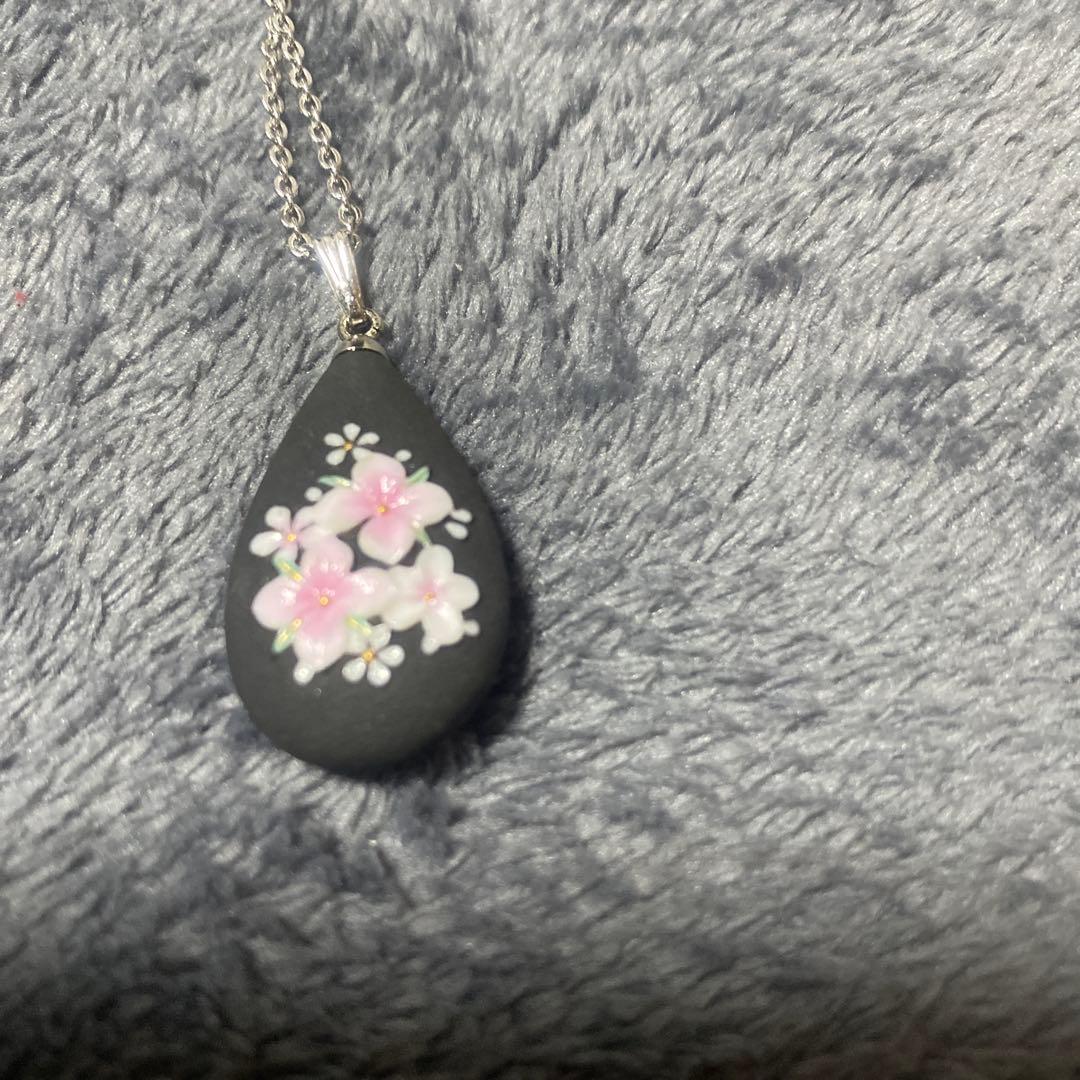 俊兼 トシカネジュエリー有田焼 花 陶器ネックレス - メルカリ