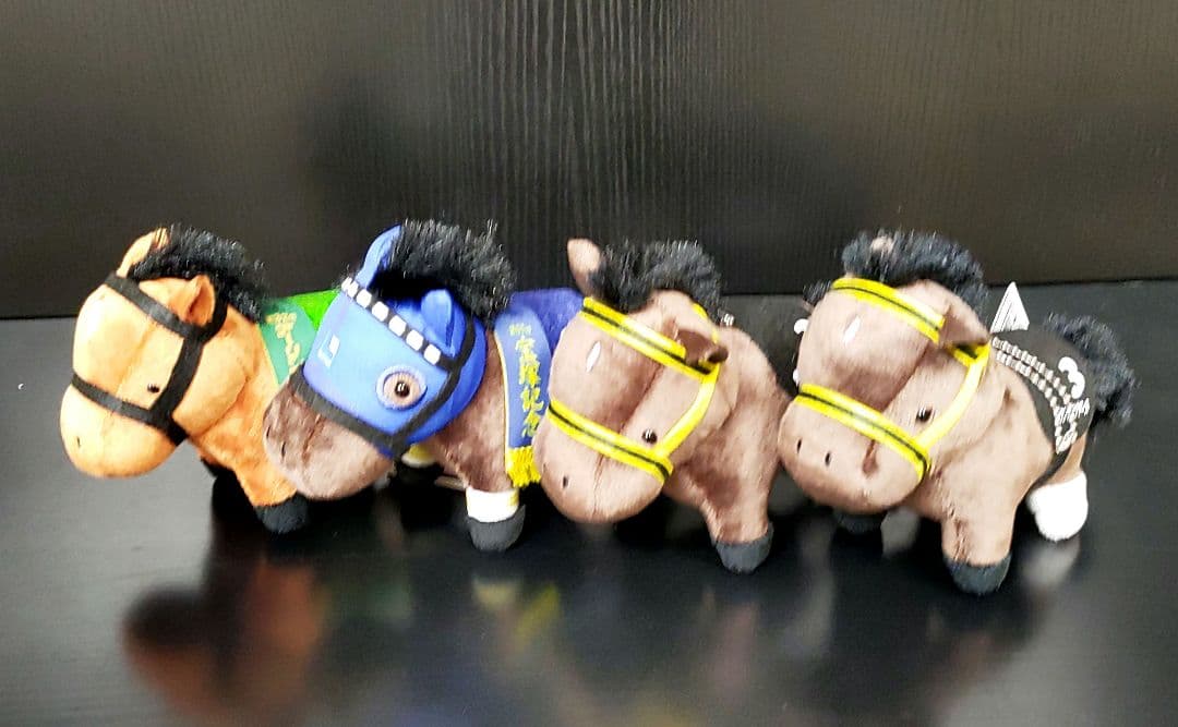 サラブレッドコレクション 馬服マスコットボールチェーン３種他 全19頭セット