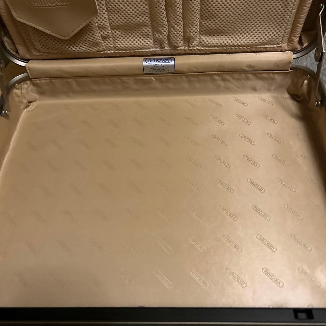 美品 リモワ アタッシュケース ポリカーボネート 18L ビジネス - メルカリ