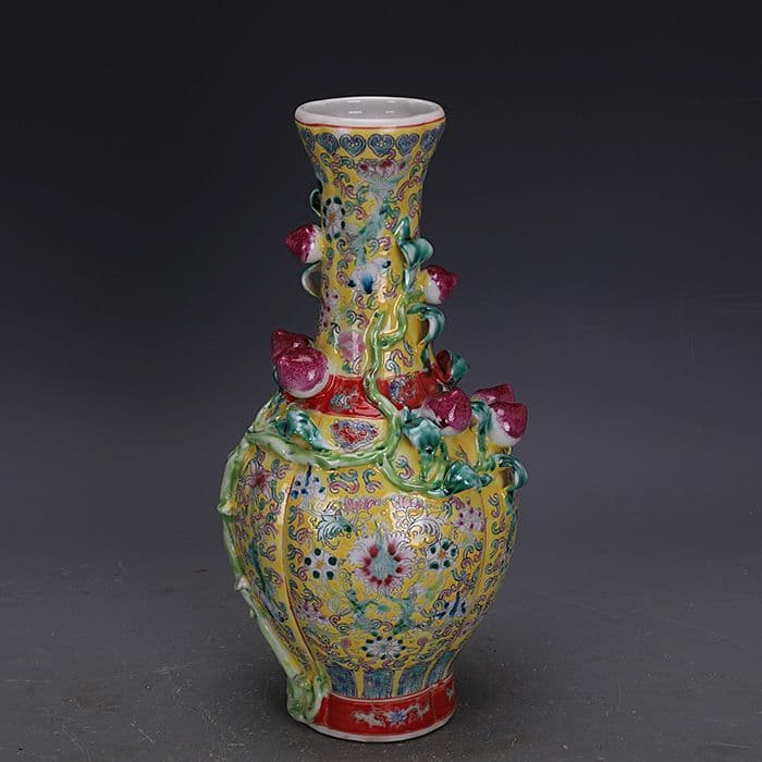清乾隆粉彩万花堆彫九桃花瓶  景徳鎮  陶磁器 装飾品 現代工芸品 美術品 置物