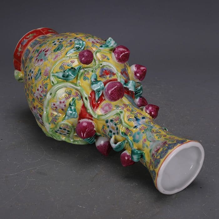 清乾隆粉彩万花堆彫九桃花瓶 景徳鎮 陶磁器 装飾