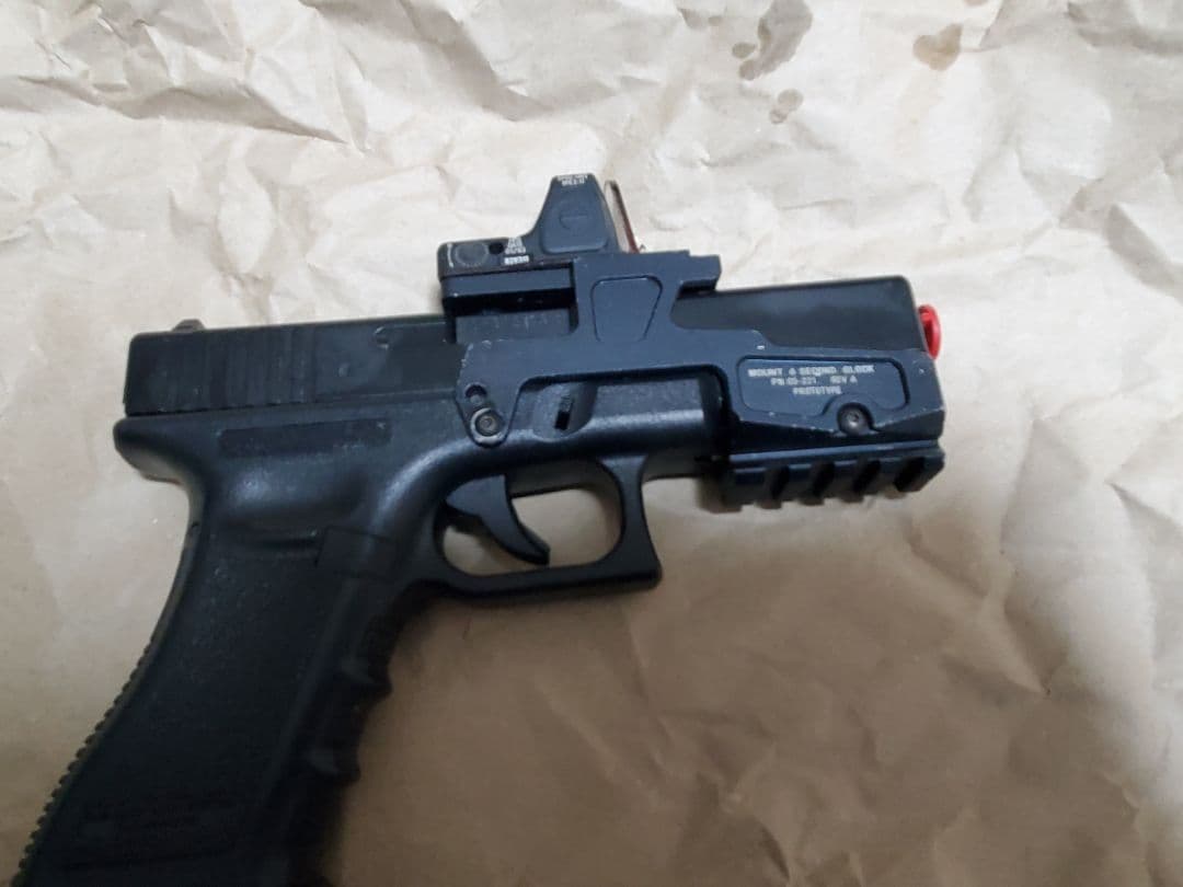 東京マルイ Glock 18C ガスブローバック カスタム マガジン付き