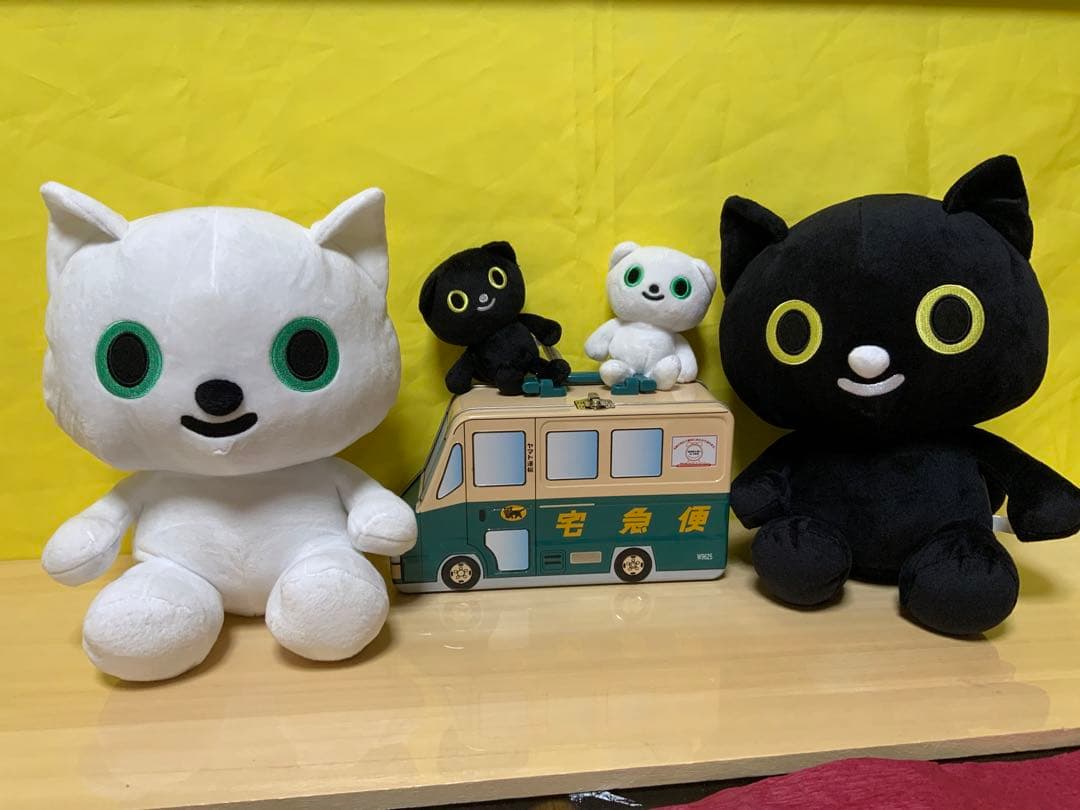 ヤマト運輸」白猫黒猫のぬいぐるみとお菓子缶(ウォークスルー)セット