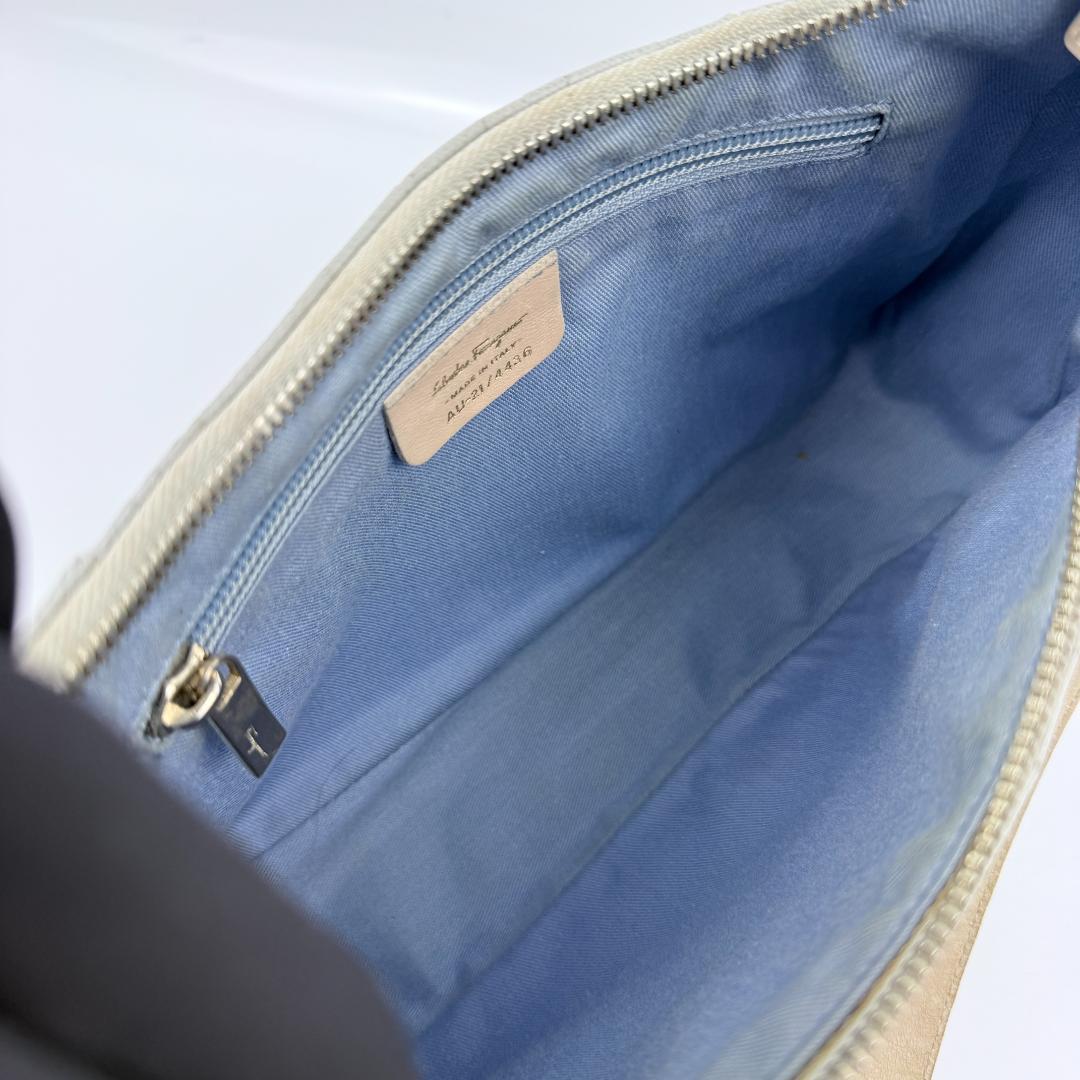 フェラガモ ワンショルダーバッグ アクセサリーポーチ ガンチーニ 肩掛け可能