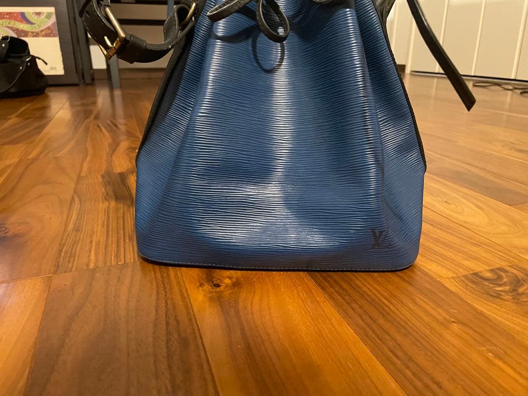 Louis Vuitton エピレザー バケットバッグ 青 Louis Vuitton