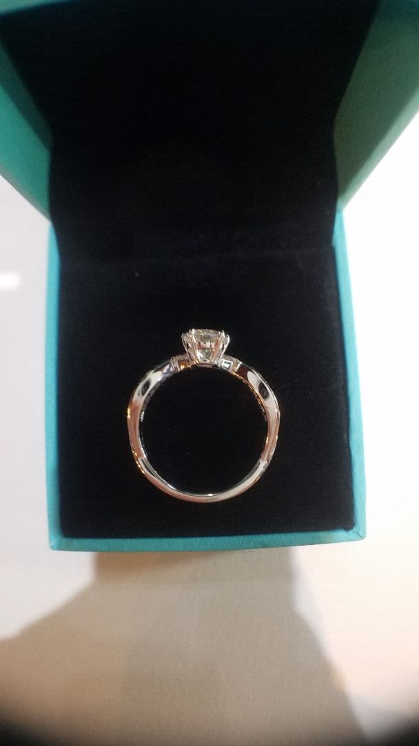 まるちゃんページ！最高級モアサナイトリング