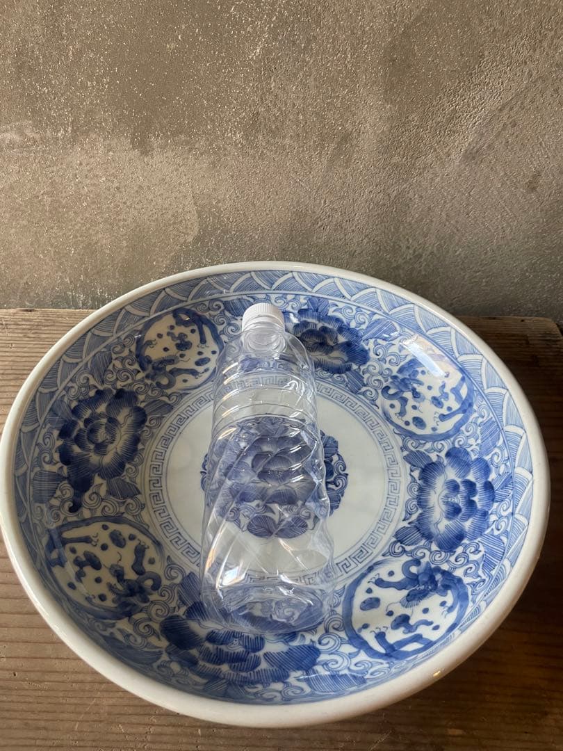 線描花唐草龍紋染付骨董大皿 【m201 レトロ アンティーク 鉢 大皿】