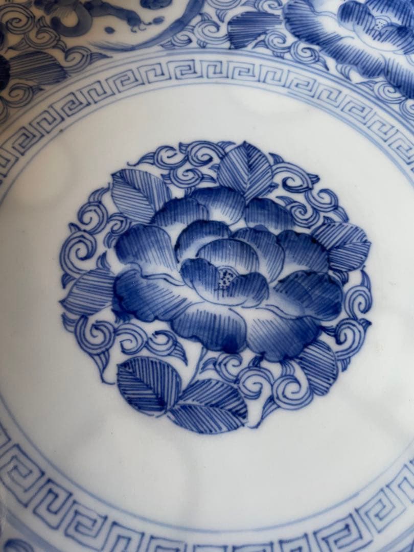 線描花唐草龍紋染付骨董大皿【m201 レトロアンティーク鉢大皿】