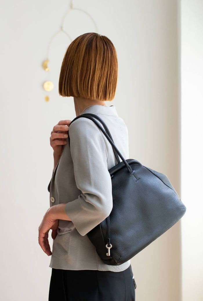 MADRIGAL マドリガル しっくりバッグ ブラック