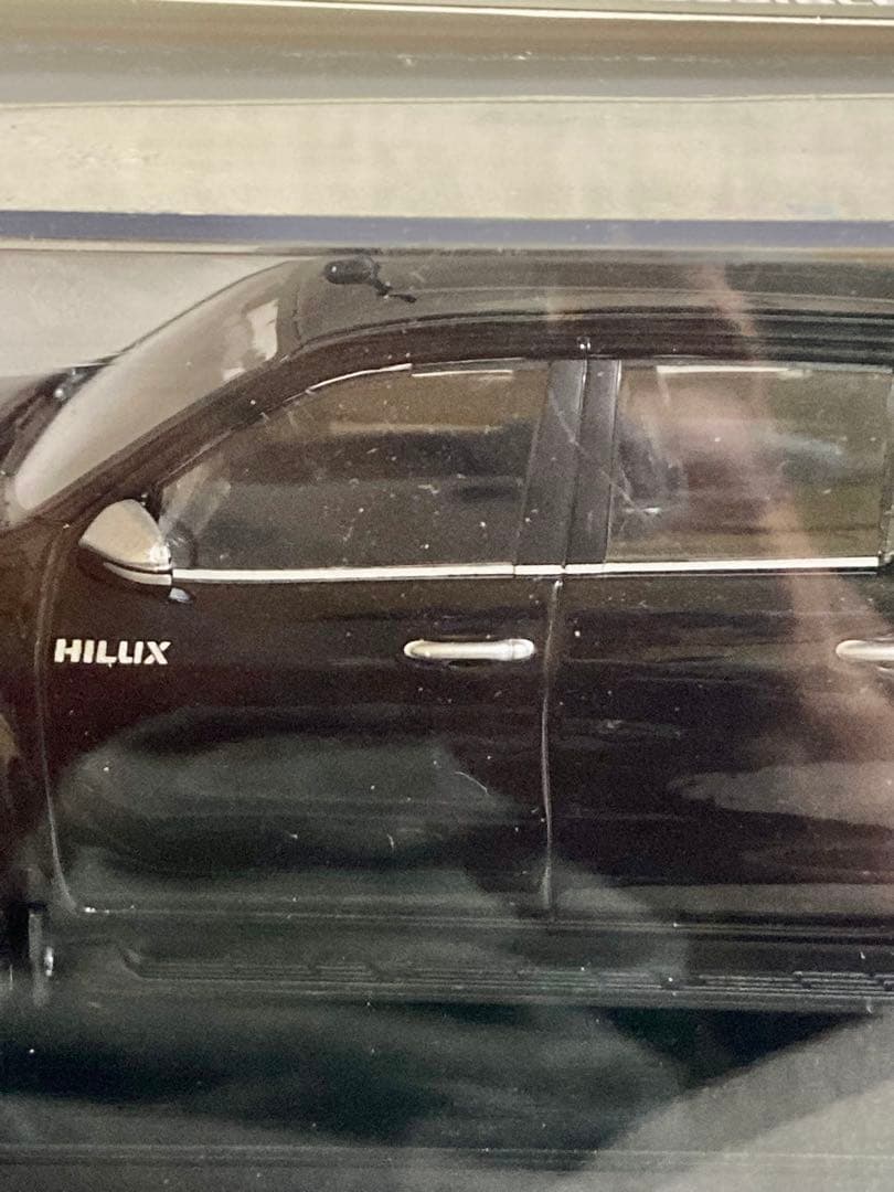 トヨタ　ハイラックス　アティチュード　ブラックマイカ　1 / 30 ミニカー