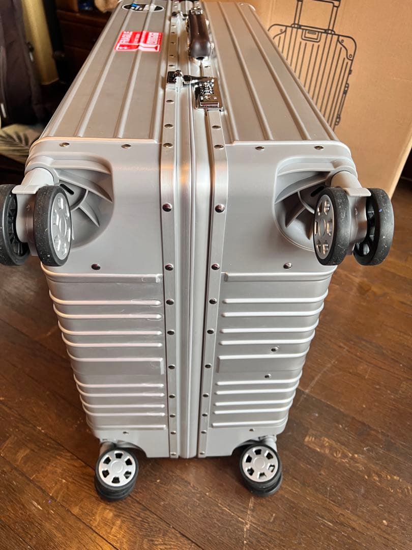 シルバーキャリーケース アルミ製 4輪 Lサイズ