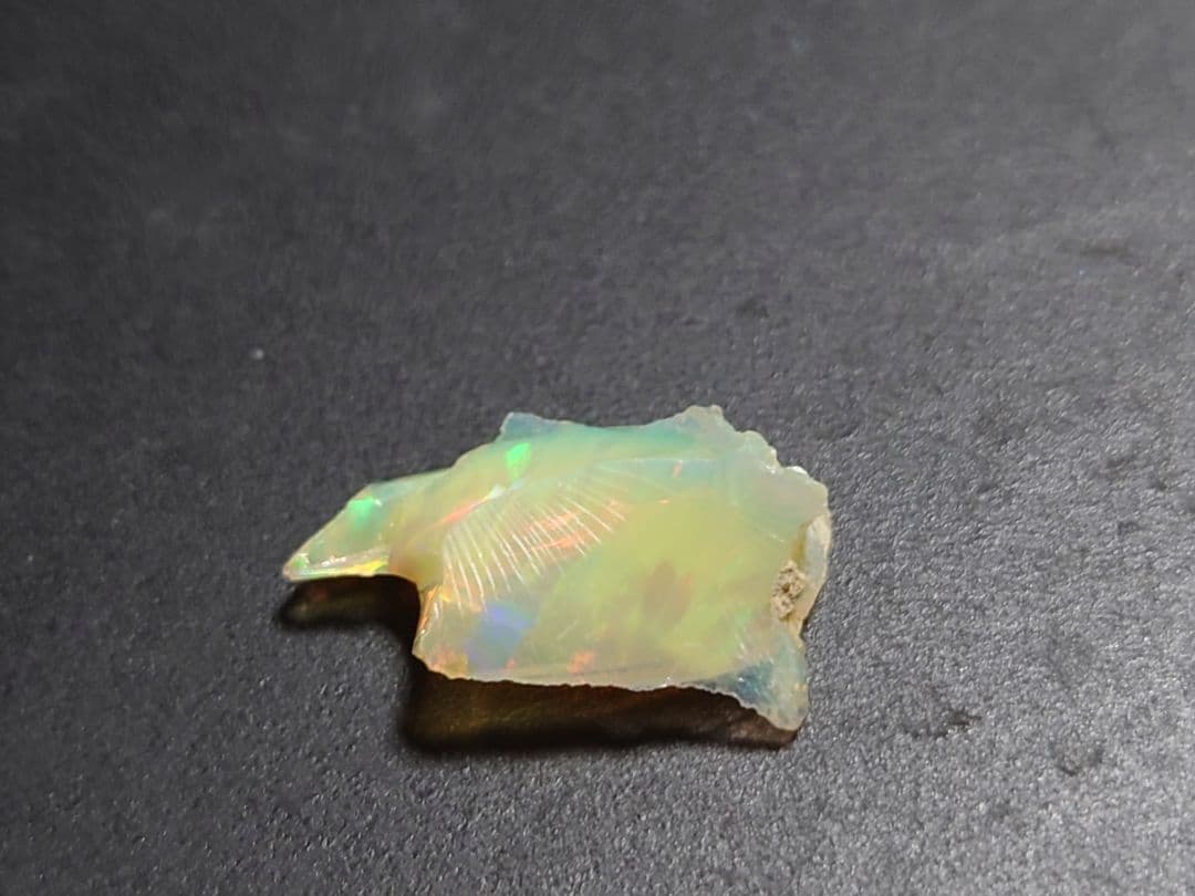 エチオピアウェロ産 オパール ジュエリーグレード 原石 鉱物標本