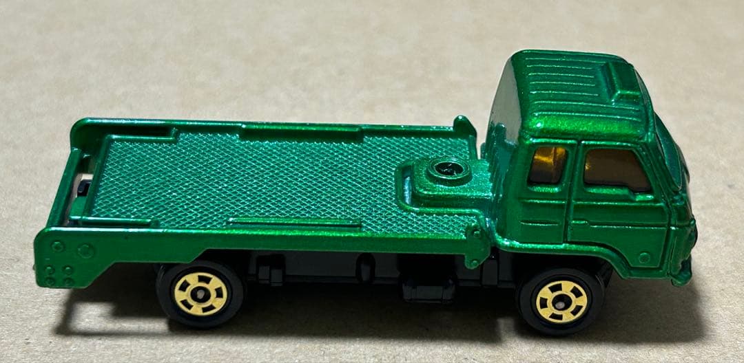 トミカ UD コンドル ブルドーザーキャリア