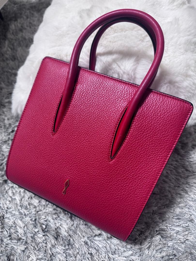 クリスチャンルブタン スタッズ付き赤レザーハンドバッグ