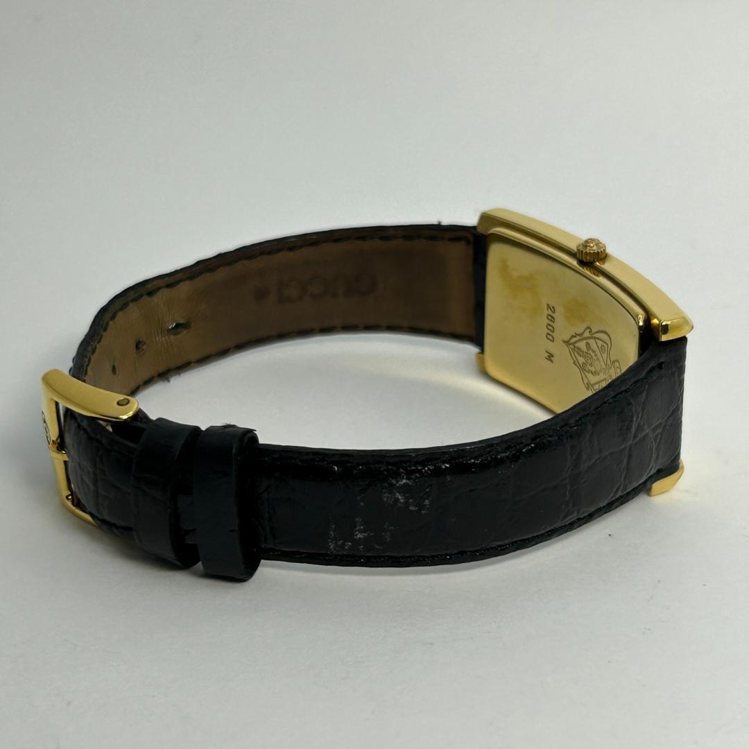 【人気】GUCCI グッチ 2600M レクタンギュラー ブラック文字盤 メンズ