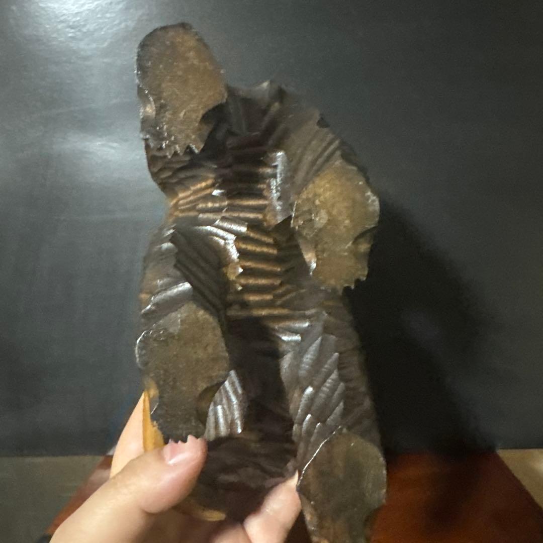 クマと魚の木製彫刻 約30cm 期間限定出品 - メルカリ