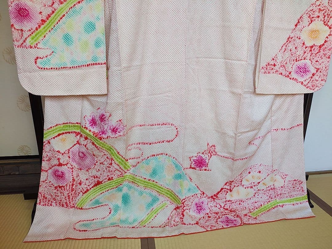 PK-16/25　振袖　白地　朱・緋(あけ)色　総絞り　花柄　長丈167裄67