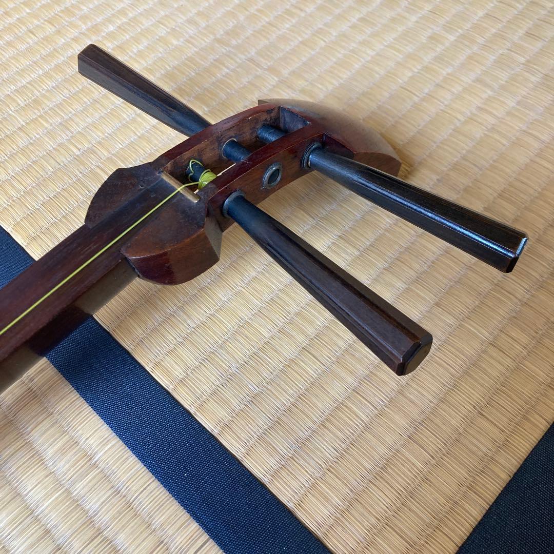 三味線1棹と収納用長袋、三味線の￼ソフトケース及び三味線2丁立箱1箱