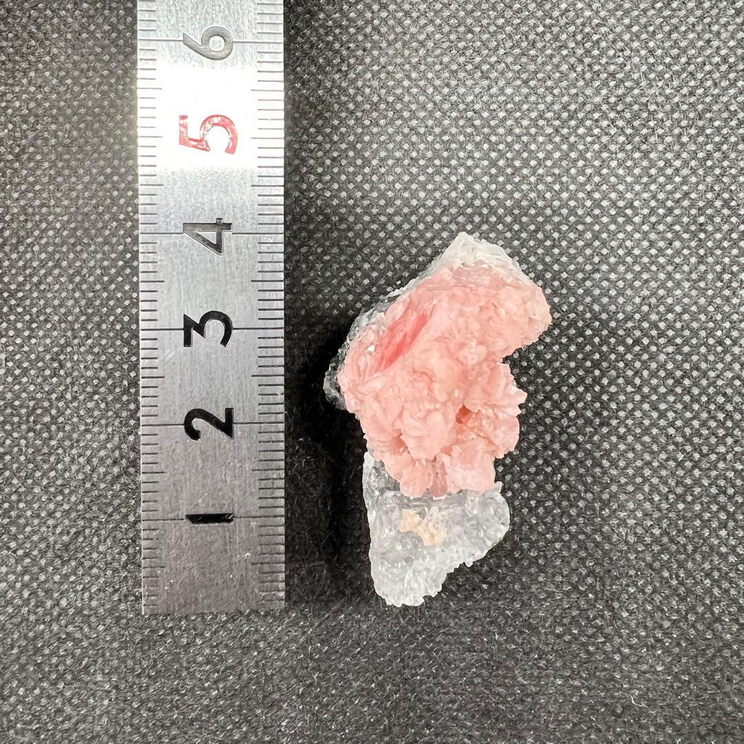 中国 広西チワン族自治区産 クォーツクラスター共生ロードクロサイト