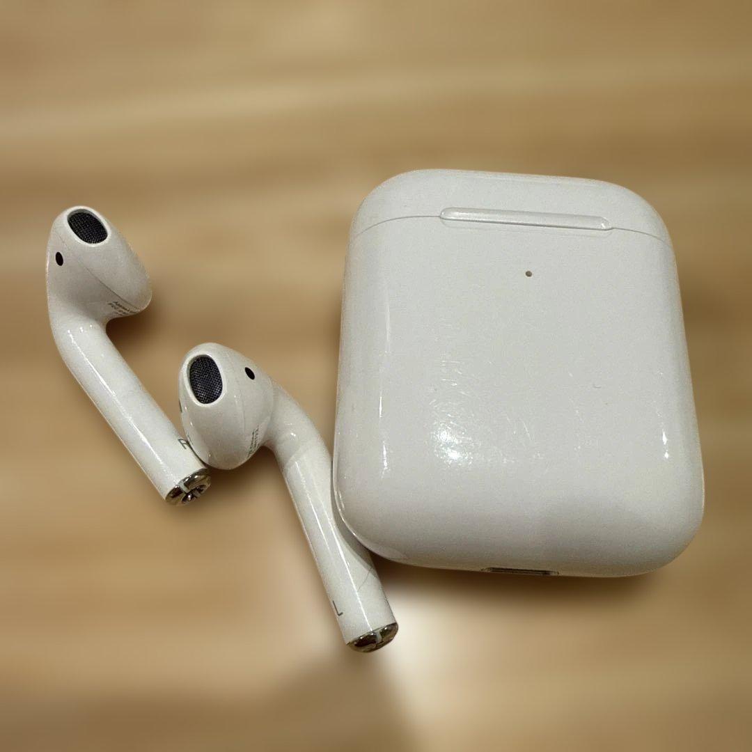 ジャンク品 AirPods第2世代 充電ケース付き - メルカリ